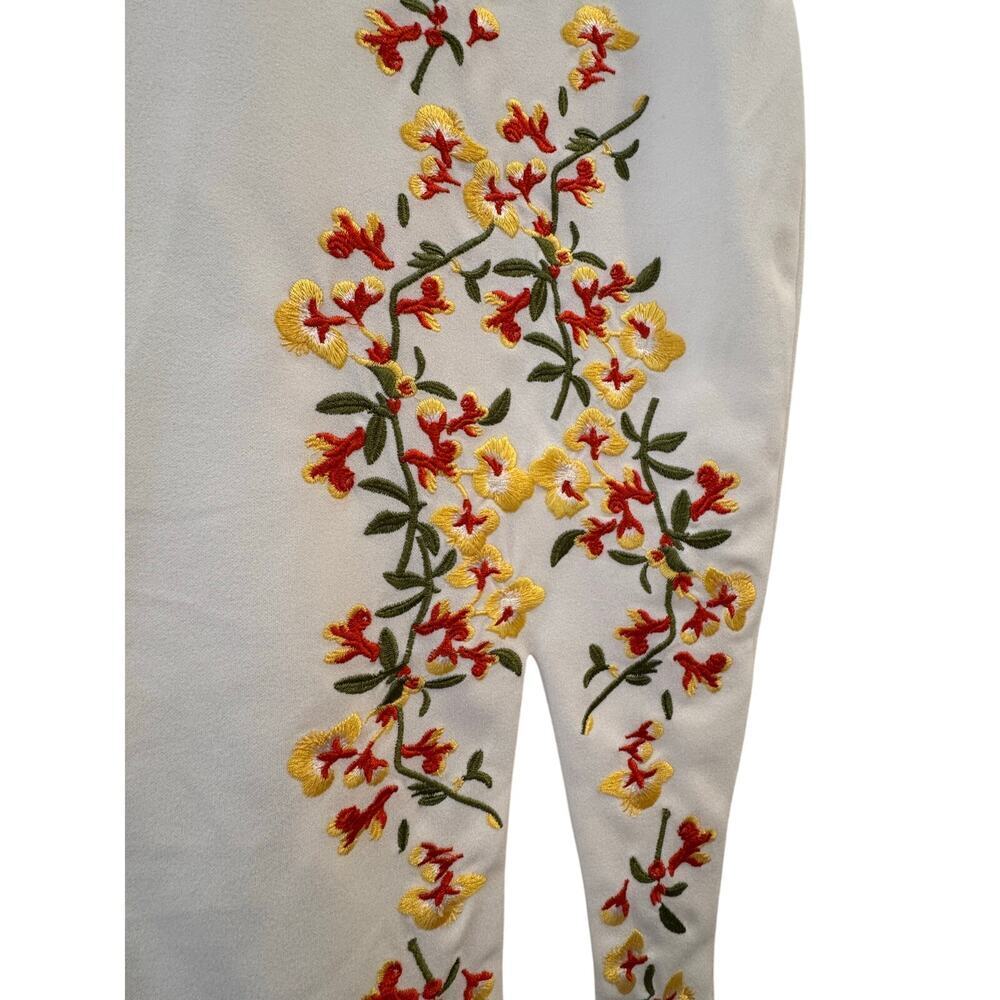 White bodycon Dress with Floral embroidery - Picture 2 of 2